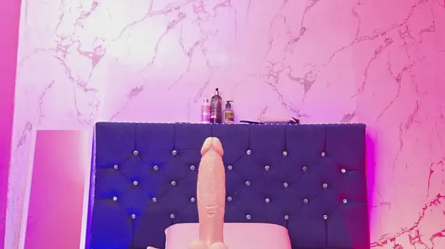 Dakotaa_Johnson - sloppy kiss