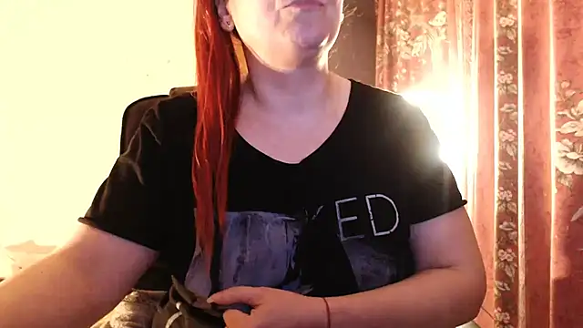 NymphoQueenn élő XXX-chatje