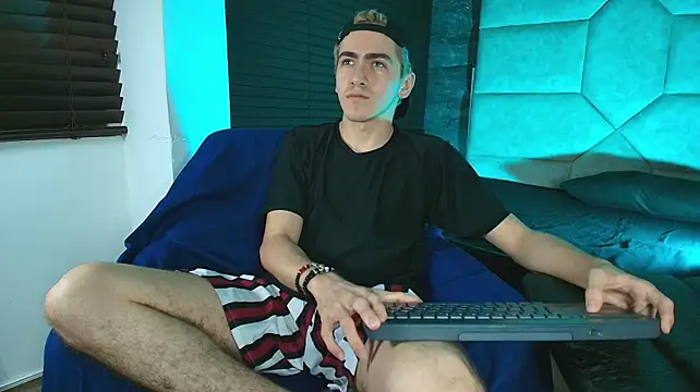 Онлайн чат XXX Tyler_Mcrey