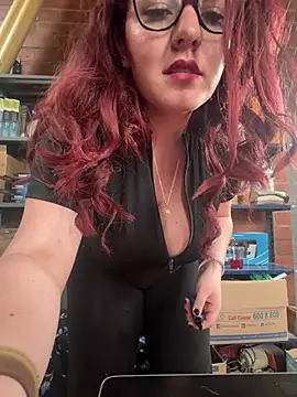 Arlette7 - Rub pussy with big hammer 🔨🔨
