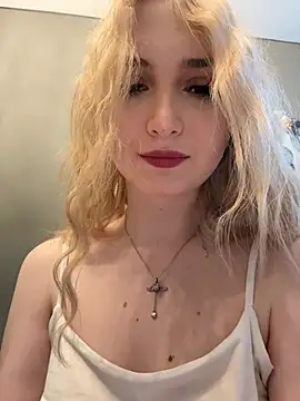 MarlboroWeb - Flash my tits