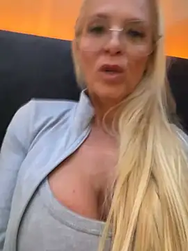Reyna63 Live XXX-Chat