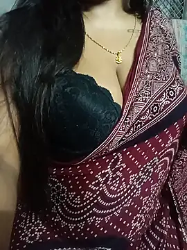 ratri893 Adlı Modelin Canlı XXX Sohbeti