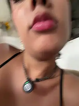 EmmaRoux_ élő XXX-chatje