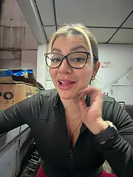 DIANITA_1988 - Show tits Don Javier, mechanic behind ca