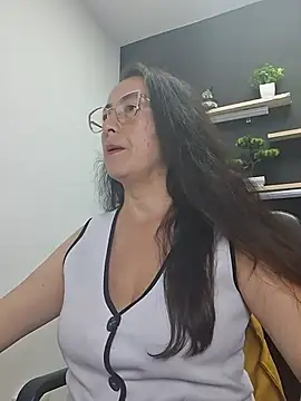 Lauryn_Jones - FLASH MY TITS