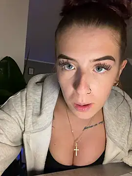 Lisapeperoni - Show boobs 5 min 😈💦