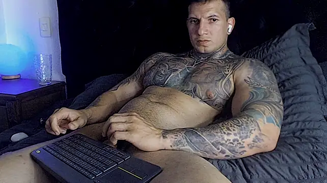 Chat +18 de Shane_Clay ao vivo