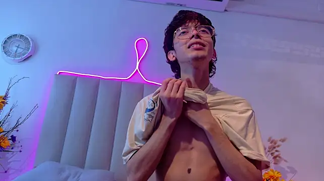 Twink_Sebas7 即時 XXX 聊天