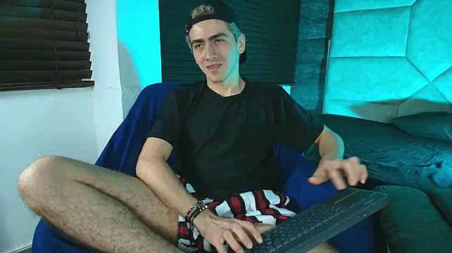 Chat +18 de Tyler_Mcrey ao vivo