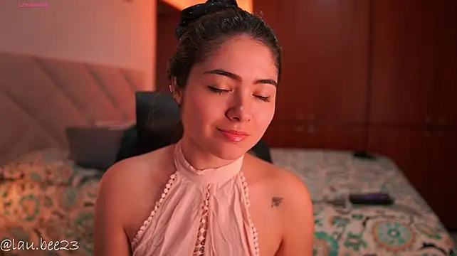 Lau_Bee Live XXX-Chat