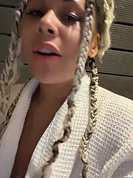 HaileyDiana - Boob flash on public terrass ⭐