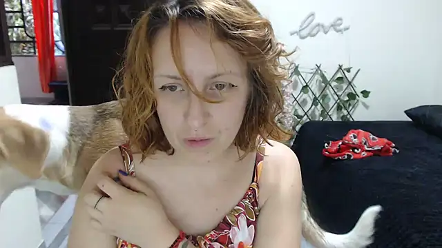 kikiperre's Live XXX Chat