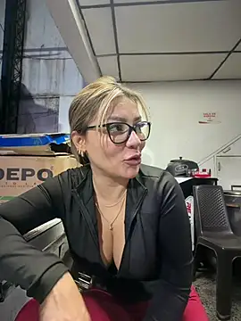 DIANITA_1988 - naked squirt bottle bathroom mechanic