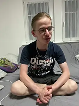 XXX chat uživo modela YoungSebi