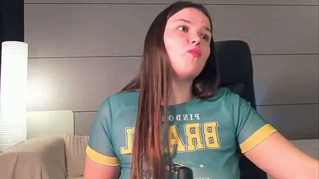 Laraaa_Loom Adlı Modelin Canlı XXX Sohbeti