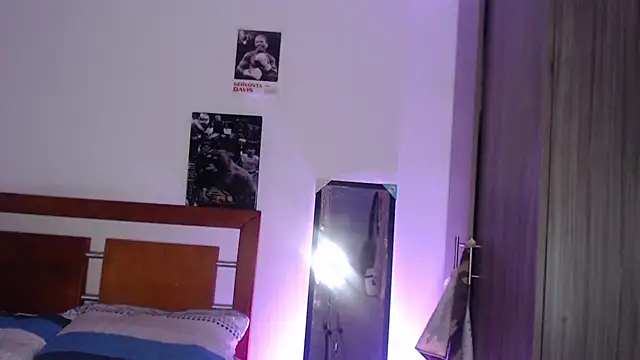 دردشة Taylor_DiamondBoy الجنسية المباشرة