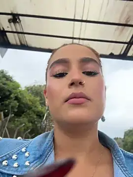 Isabella_ferrer99 - Remove bra, outdoor tits