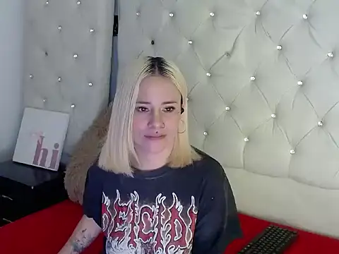 Aradia_20 - sexy dance with a beautiful nude