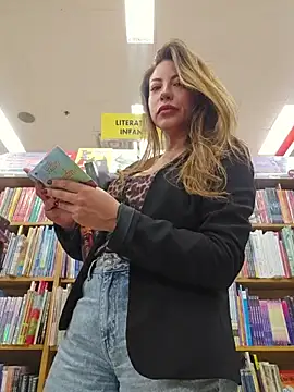 Karen_San_Miguel - Bra off in public + 3 photos nude 😈