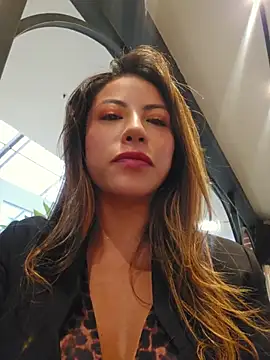 Karen_San_Miguel - Bra off in public + 3 photos nude 😈