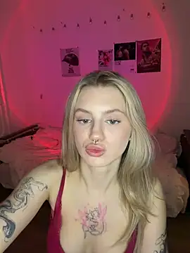 blondiedoll's Live XXX Chat