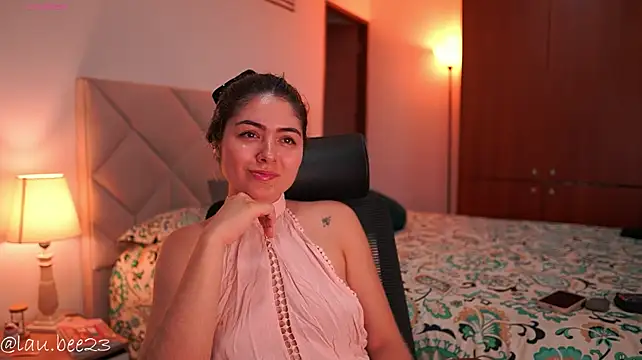 Lau_Bee - show boobvs and blowjob