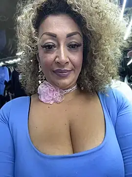 Katti_Barrera - Open ass in public 😈