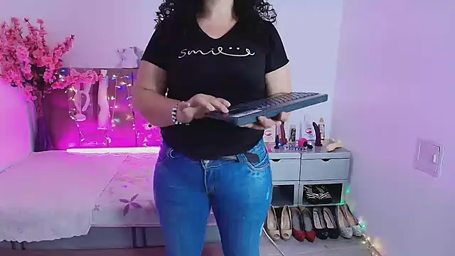 Zaly_mature - Full naked and zoom tits and ass