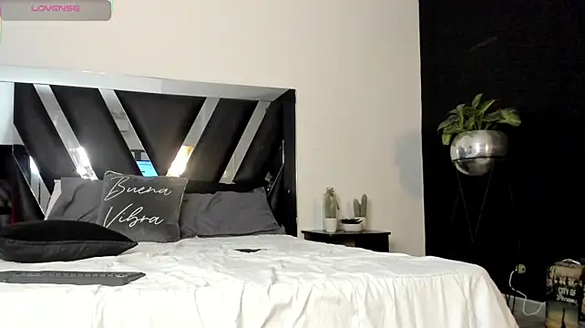 EmmyFox__ Live XXX Chat