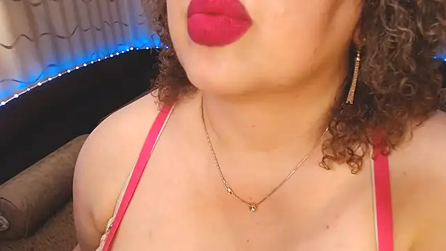 Онлайн чат XXX BustyKatty