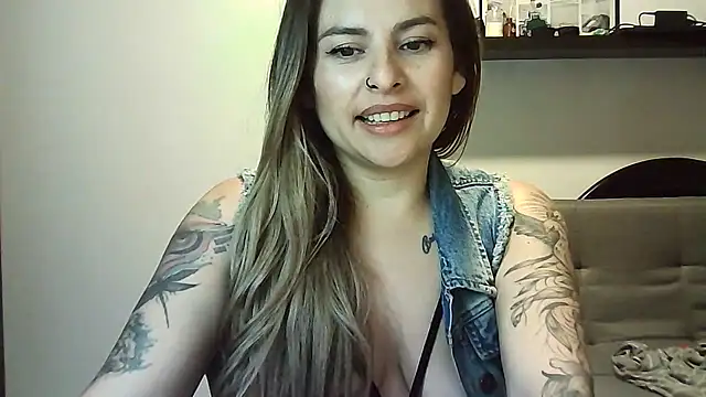 Онлайн чат XXX Valery__Rouse_