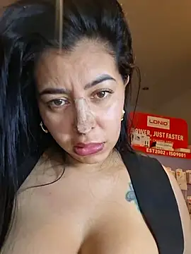 Luianna Adlı Modelin Canlı XXX Sohbeti