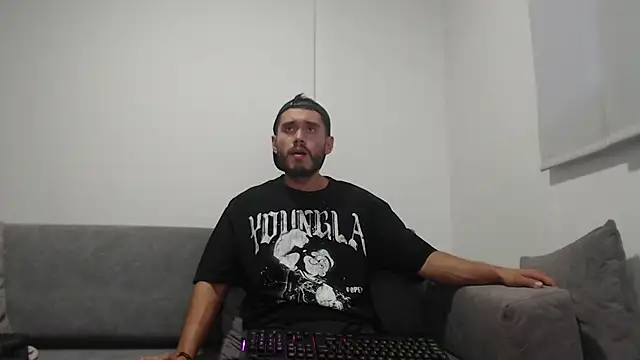 צ'אט XXX בשידור חי של fernandofit_