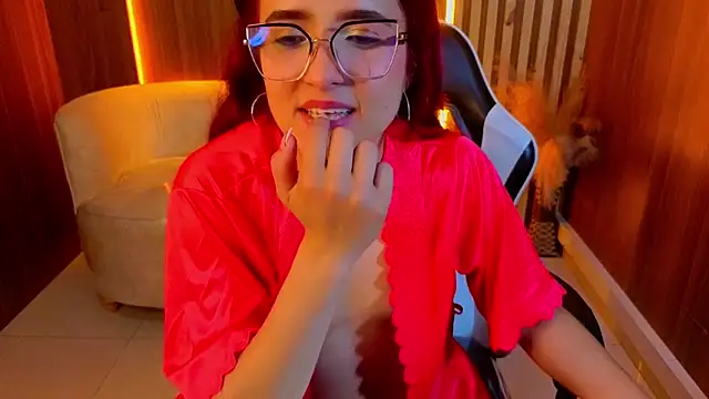 Liss_red_tx - spit boobs