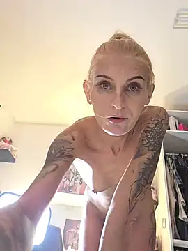 LessiaMia - Riding dildo + 4 free clips
