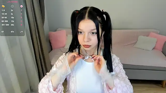 Crystal_lilith - play with my nipples close up