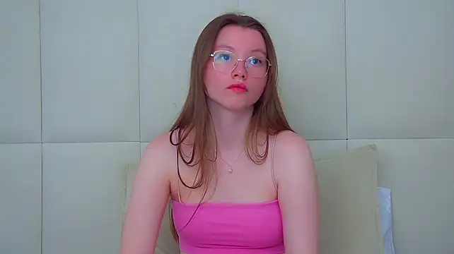צ'אט XXX בשידור חי של KeiraAsti