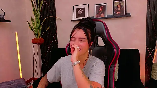 EmmyEvans1 Live XXX-Chat
