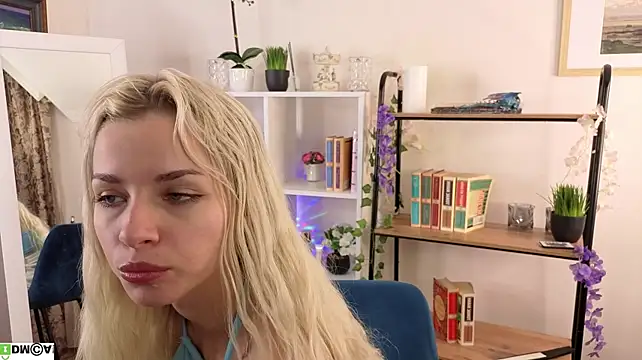 Naomi_Demio - Sexy body tour