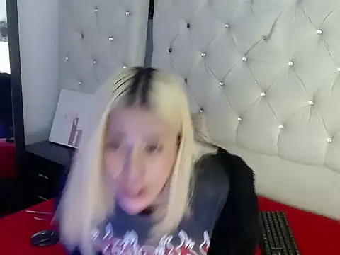 Aradia_20 - sexy dance with a beautiful nude