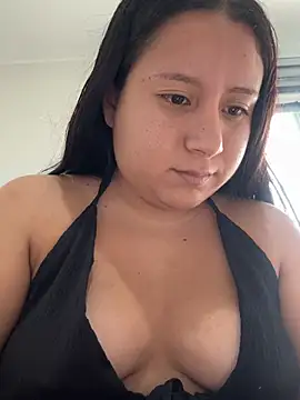 Alaia33200's Live XXX Chat