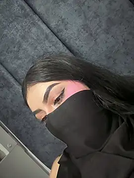 zharaaa18's Live XXX Chat