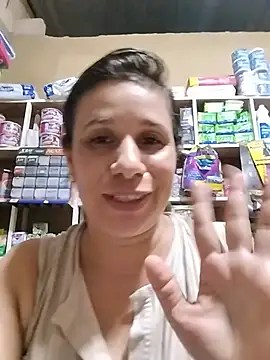 MIA-LARIOS' Live XXX Chat