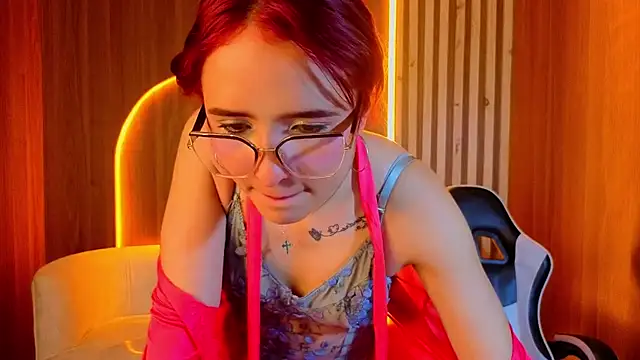 Liss_red_tx - spank boobs