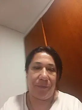 Avril_xxx Chat XXX in diretta