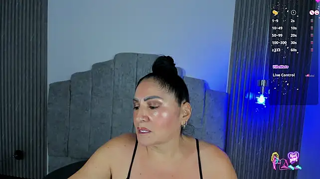 Онлайн чат XXX carlota_curvy