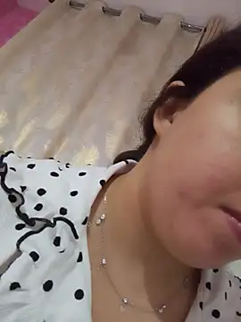 Beerrry Adlı Modelin Canlı XXX Sohbeti