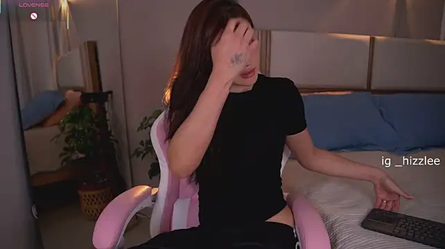 AnnyHizzle - sexy doggy no panty and spanks