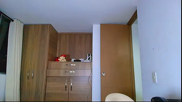 Chatroom XXX en direct de SARA_TS_FOX